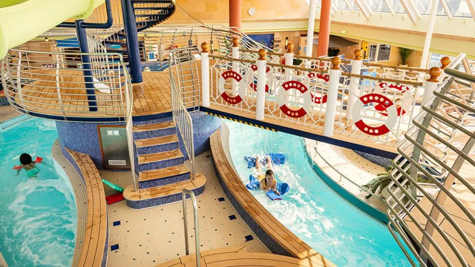 Aqualand badeland med sklier og boblebad ombord MS Color Magic