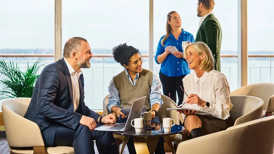 Observation Lounge med panoramautsikt fra dekk 15